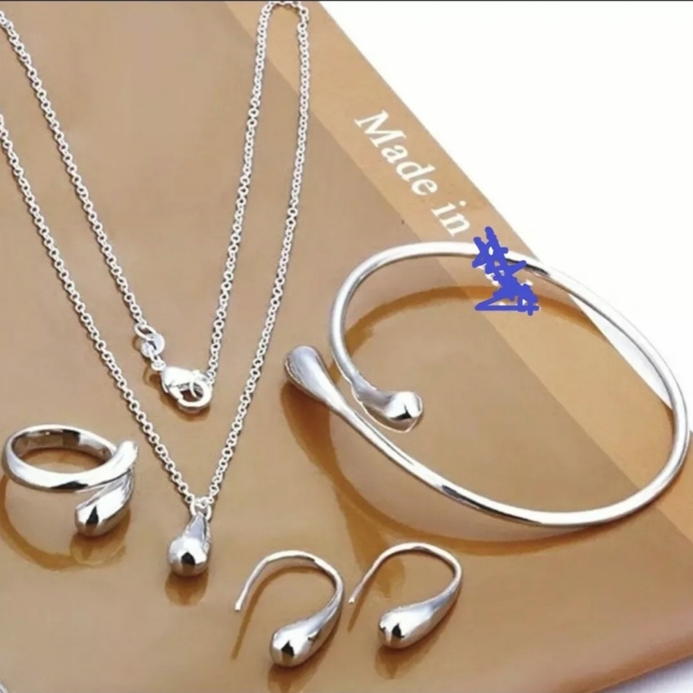 NEW 4 pc Silver Tone Jewelry Set Necklace Bracelet